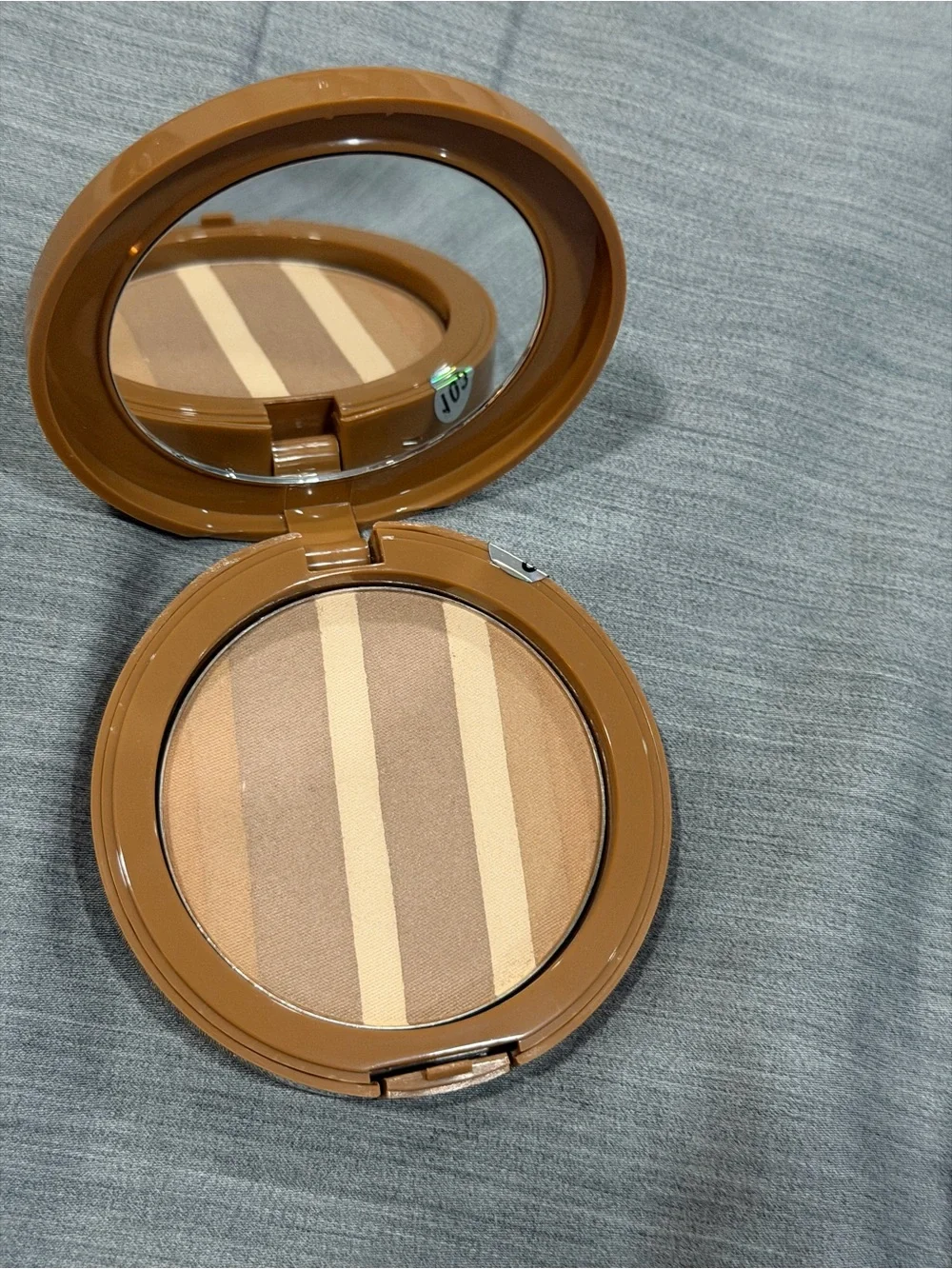 Elle Bronzabelle Bronzer Highlighter - Brown with Gold Lettering